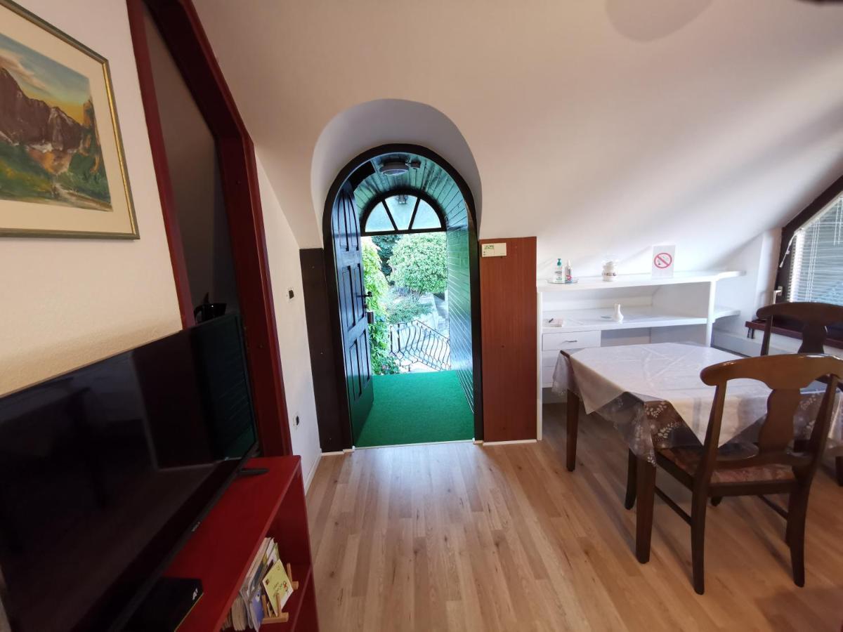 Apartmaji Mak Йесенице Екстериор снимка